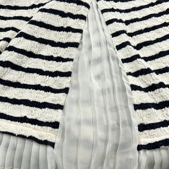 ANTHROPOLOGIE Postage Stamp top - Picture 8 of 14